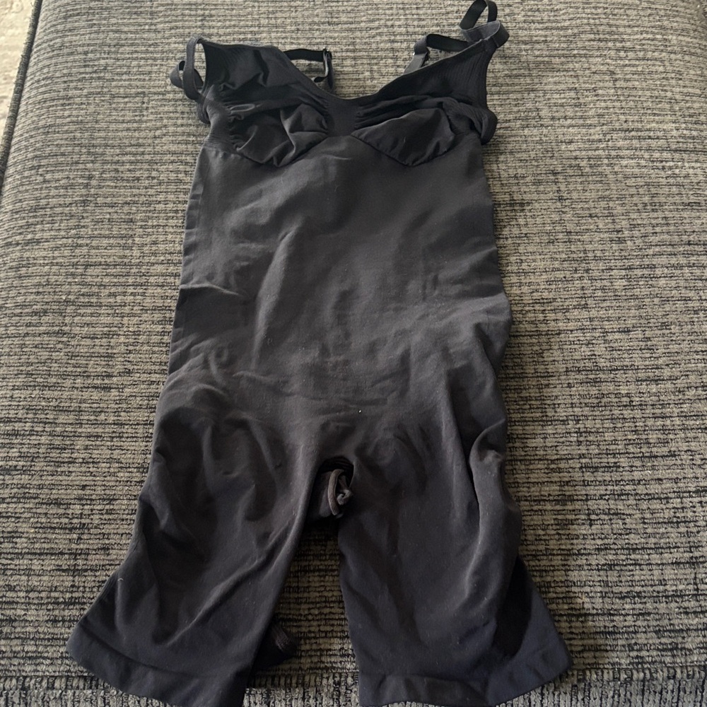 Skims Shapewear Bodysuit mid-thigh